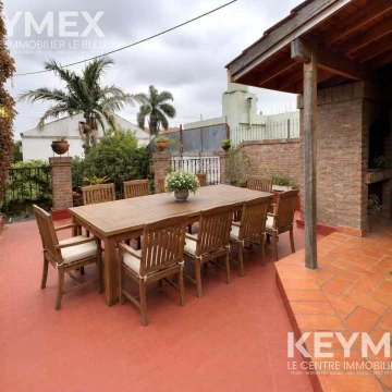 Casa 2 plantas, Ramos Mejia. 6 ambientes, Amplio Jardin,Terraza con Parrilla y Cochera. Apto Credito