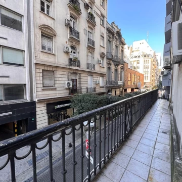 Venta Departamento de 4 ambientes Centro con dependencia y cochera APTO CRÉDITO