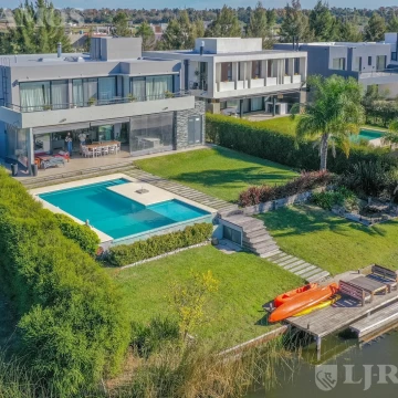 Casa El Naudir AL AGUA  con 3 master suite en planta alta y una en planta baja MB