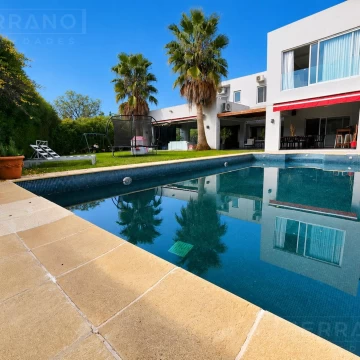 Venta casa moderna en Santa Catalina, Villanueva