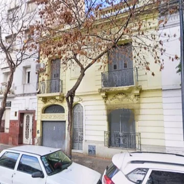 VENTA CASA 5 AMBIENTES C/ PATIO, TERRAZA Y COCHERA EN FLORESTA