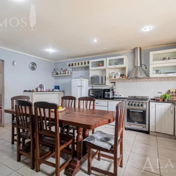 VENTA CASA 5 AMBIENTES MORON