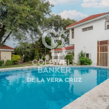 Casa de estilo en venta  en Guadalupe residencial, patio verde 4 dormitorios
