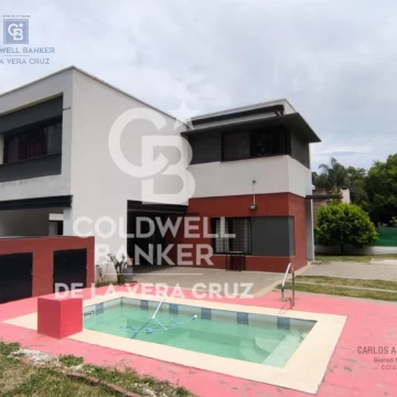 Casa 3 dormitorios en Colastiné, quincho, pileta y amplio terreno