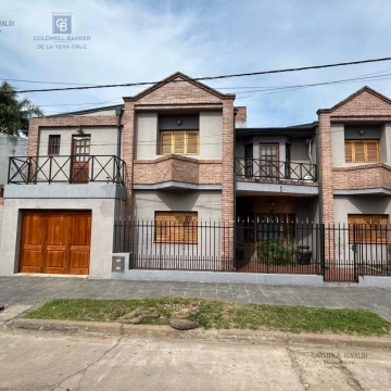 ESPECTACULAR CASA A LA VENTA A MTRS DE AV. LUJÁN S. TOMÉ