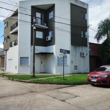 Departamento 2 D.  a metros de Av. Gral Paz . 
