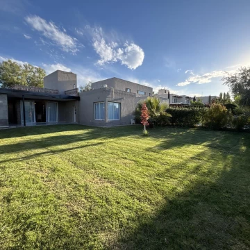 Casa en venta en barrio privado en Maipu Mendoza