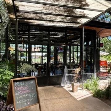 Venta Local con Renta Ideal inversión en Centro Comercial Pueblo Caamaño, Pilar