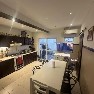 Venta PH 3 Ambientes en Olivos con Patio, Parrilla y Local Comercial