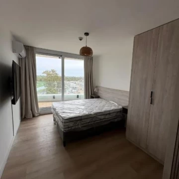 Alquiler de apartamento monoambiente con terraza en Carrasco, Montevideo.