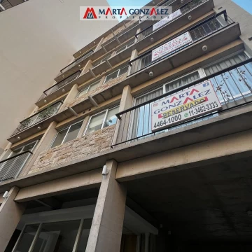 EXCELENTE SEMIPISO SUPER CENTRICO DOS AMBIENTES CON COCHERA