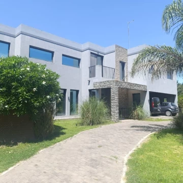 Casa en barrio san matias de 5 ambientes