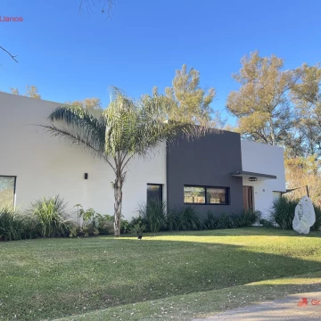 Casa en venta en Club Campos de Golf Las Praderas de Luján, con Pileta