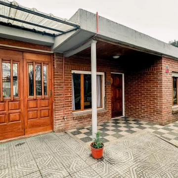 Venta casa 6 ambientes con gran parque