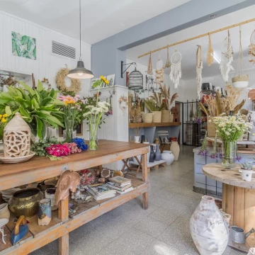 Local - San Telmo - Local a la calle con subsuelo 183,82 m2 totales.