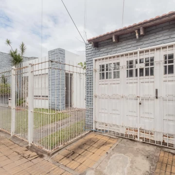 Venta de Casa 4 ambientes con garaje y  parque en Berazategui