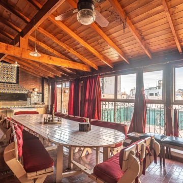 Venta PH de 4 ambientes en San Cristobal, con quincho, parrilla y terraza.