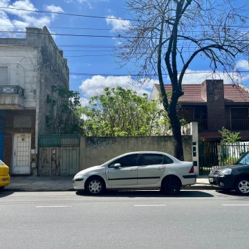 Terreno de 8,66 m2 x 41,55 m2 - 359 m2 totales USAB 0 sobre avenida CABA 