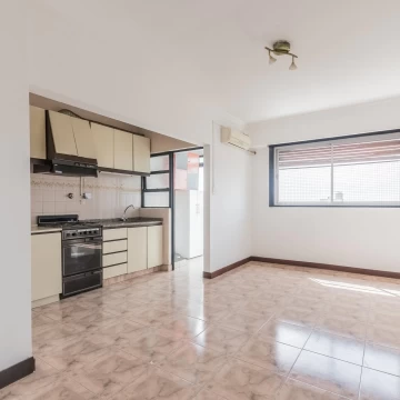 Departamento en venta de 3 ambientes con balcón al frente -Piso Alto- Vista Abierta en Ramos Mejia