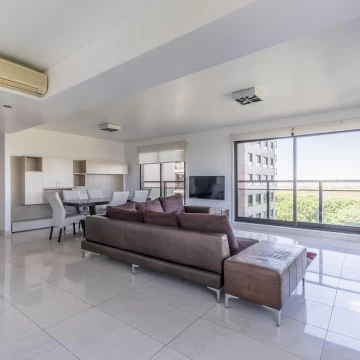 Departamento en venta de 3 ambientes con cochera doble, baulera, balcón, piso alto y vista abierta