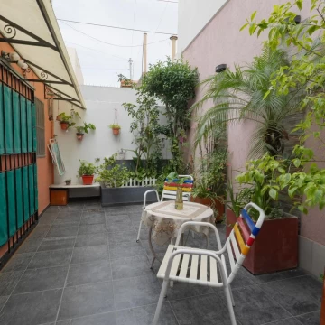PH tipo Casa en Ramos Mejia . 4 Ambientes con cochera. Entrada independiente. Sin Expensas