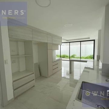 VENTA CASA POR ESTRENAR EN URBANIZACION MALLORCA (LM)