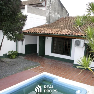VENTA Casa 3 ambientes con Garage, Pileta, Parrilla y Dependencia en Villa Ballester