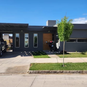 Casa en Venta - Barrio La Bastilla