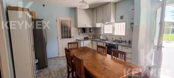 Casa en venta Los Hornos | 3 dormitorios | Garaje y patio arbolado