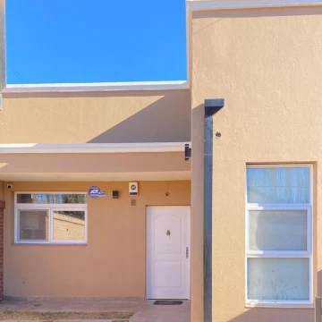VENTA CASA 4 AMBIENTES PB . B° PERTICONE