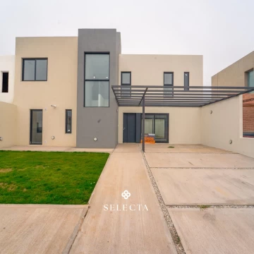 VENDO CASA 3 DORMIRORIOS TERRENO 250 M2 - SOLARES DE MANANTIALES