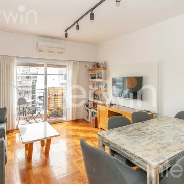 Departamento de 3 ambientes con balcón, lavadero y baulera. VENTA en Belgrano.