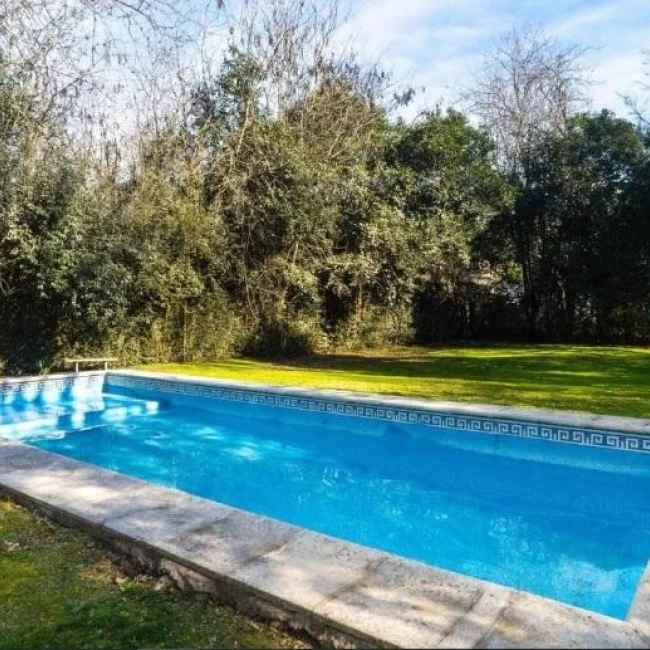 Venta Casa 5 ambientes en Lujan Parque Pileta