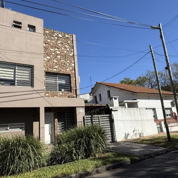 Venta en Block Casa + Triplex - Ideal Vivienda más renta - Munro
