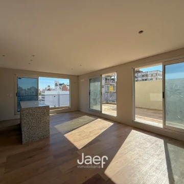 Penthouse al frente con gran terraza exclusiva en Martin