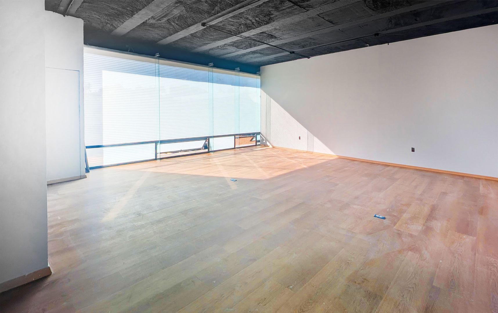 Oficina 50m2 Retocada-01.jpg