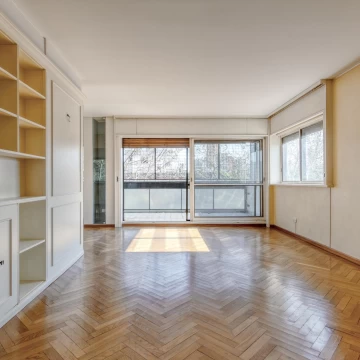 Semipiso en venta - Belgrano - 3 dormitorios, gran balcón y cochera fija