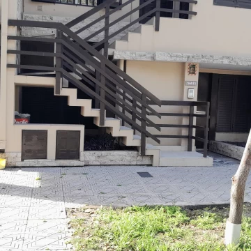 Casa con galpón en barrio Sargento Cabral