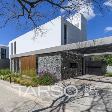 Casa a estrenar en venta  de 3 dormitorios en en Villa Warcalde.