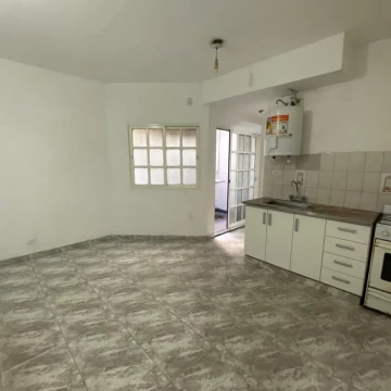 Departamento en Lomas Del Mirador, depto 2 ambientes con patio y balcón, luminoso, ventilación,