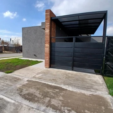 Casa dos dormitorios en Colinas De Manantiales, a estrenar!