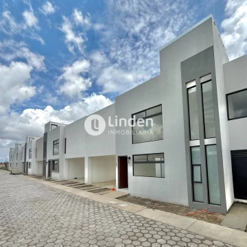 CASA EN VENTA EN CERRADA PRADO, ZONA SAN BERNARDINO TLAXCALANCINGO, FEDERAL ATLIXCO, PUEBLA.
