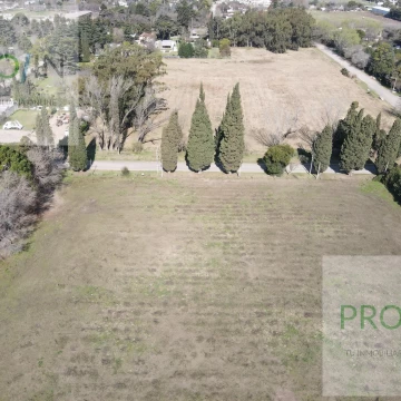 Terreno muy lindo sobre calle principal del barrio Los Pinos 