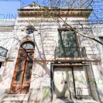 Excepcional casa estilo francés en microcentro 
