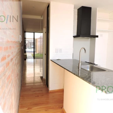 Duplex con cochera en muy buena ubicación