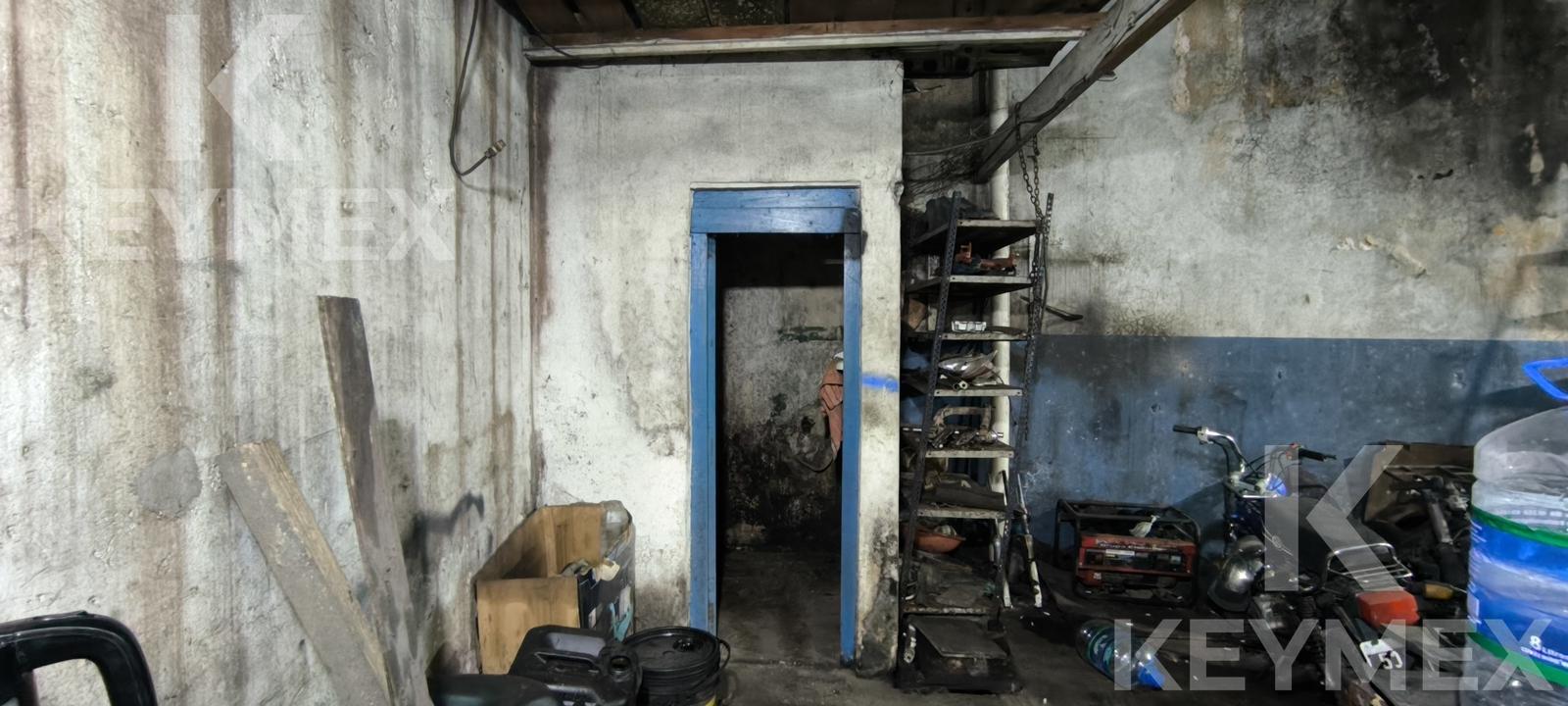 Toilette operativo en sector de depósito – Segundo baño en proceso de terminación