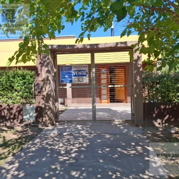 Casa con excelente ubicación - Bertani Sur 70
