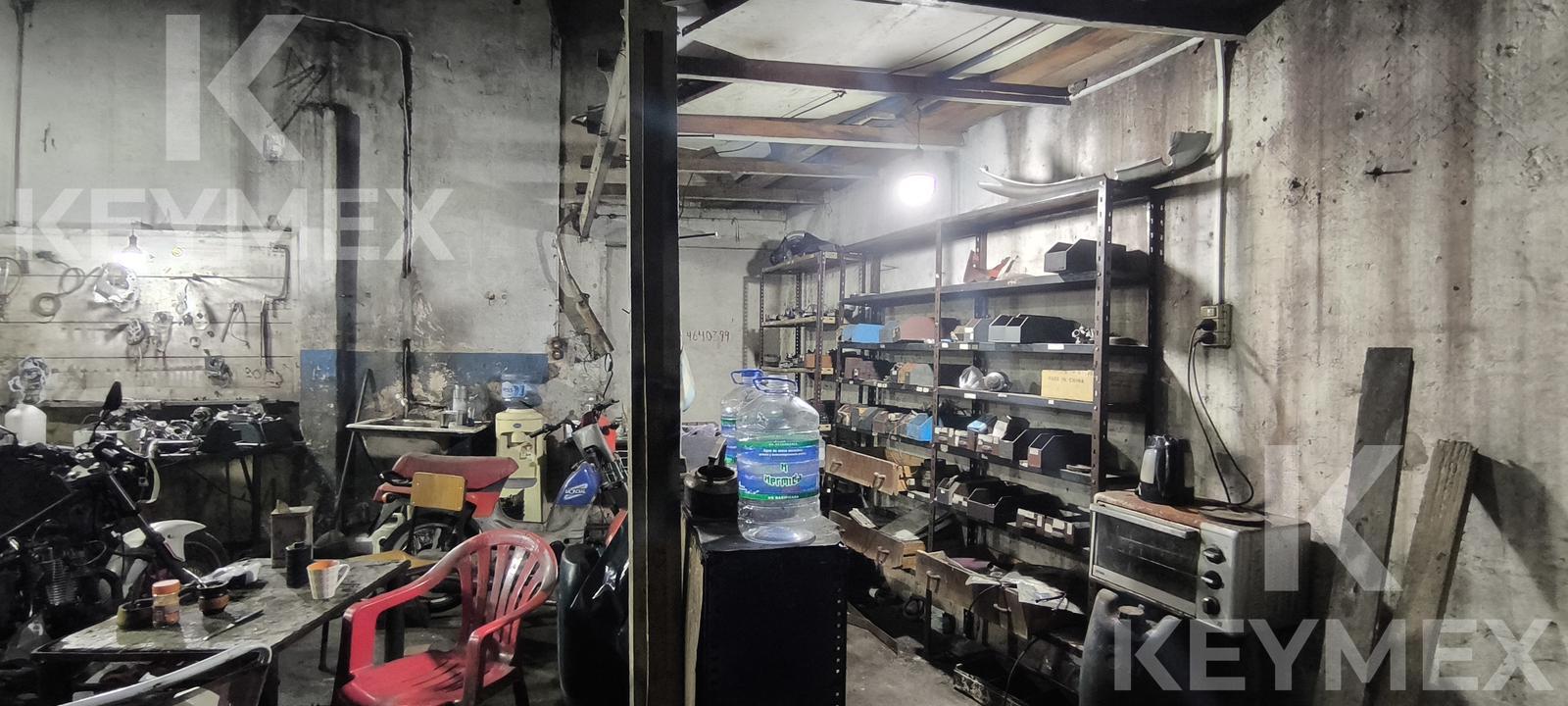 Zona de trabajo equipada – Actualmente adaptada como taller mecánico con luz trifásica