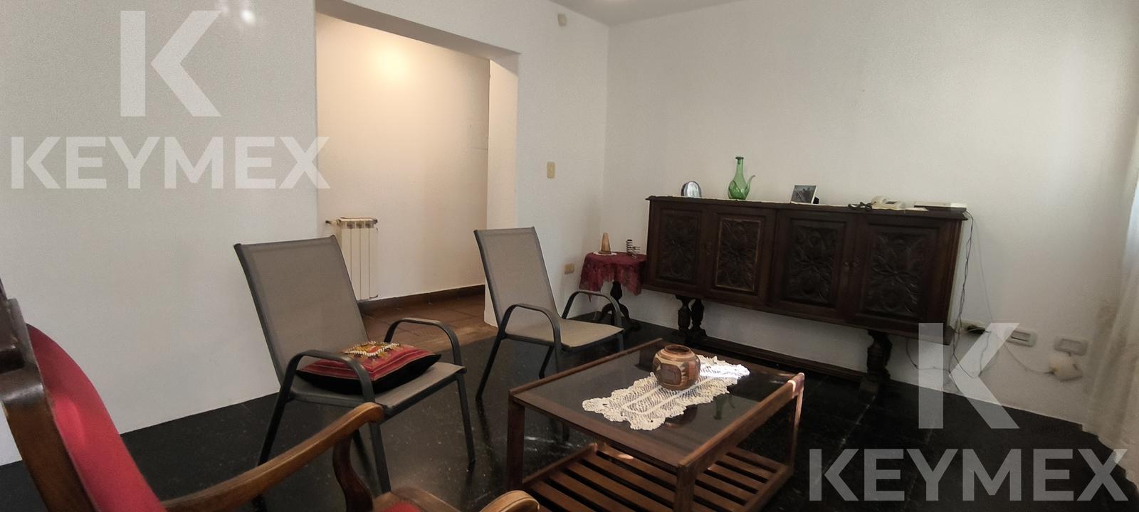 Comedor con sillas — ambiente amplio y luminoso