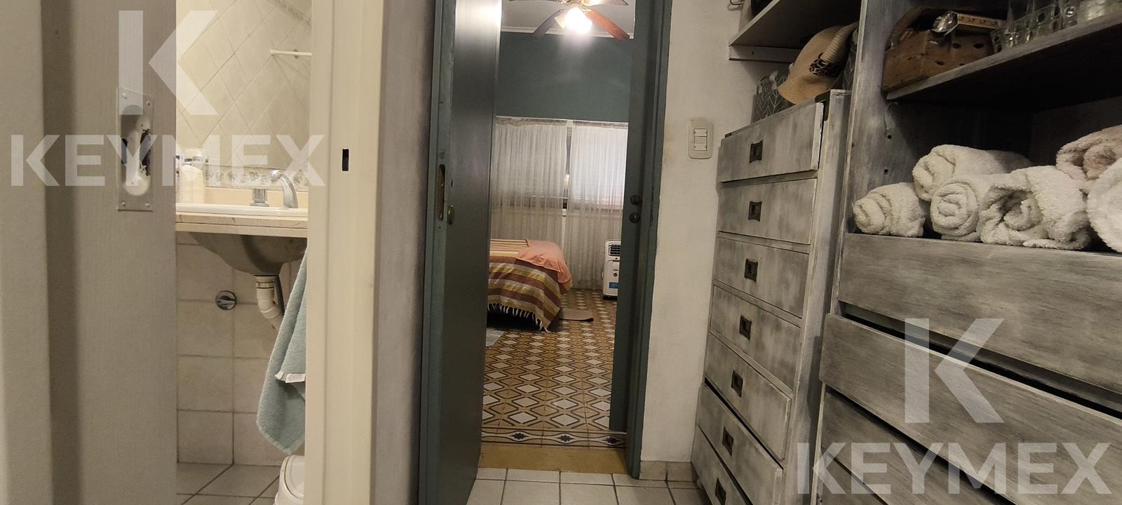 Dormitorio en suite — habitación con baño privado